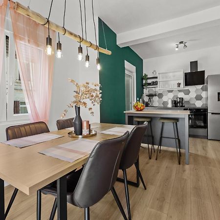 Green Oasis New Apartment プーラ エクステリア 写真