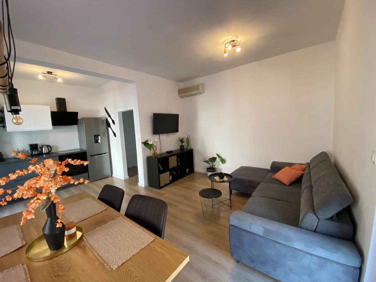 Green Oasis New Apartment プーラ エクステリア 写真